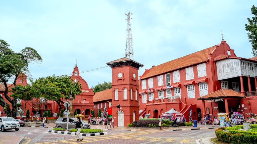 Dutch-square-Travel-Hub